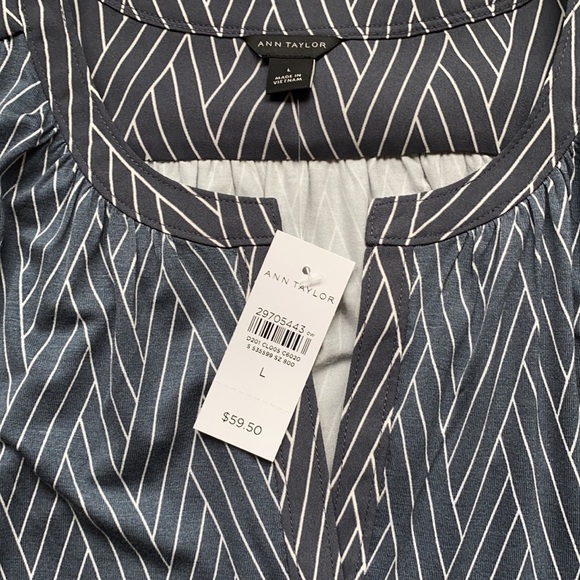 Ann Taylor sleeveless top. - Picture 2 of 5